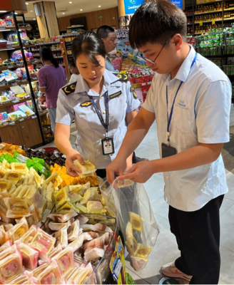 廣西興安縣市場(chǎng)監(jiān)管局開展中秋月餅食品安全專項(xiàng)排查，保障節(jié)日期間食品銷售安全